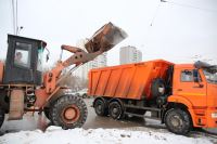 За ночь с волгоградских дорог вывезено порядка 1,7 тысячи кубометров снега