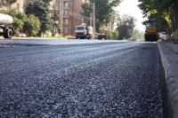 На улице Кропоткина завершились работы по укладке финишного слоя асфальтобетонного покрытия 