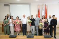 Награждение двух многодетных  семей Почетными знаками города-героя Волгограда