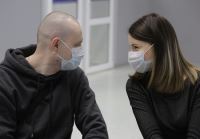 Использование одноразовой маски снижает вероятность заражения гриппом, коронавирусом и другими ОРВИ