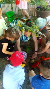 В детском саду 280 праздник Летнего солнцестояния отметили группы среднего дошкольного возраста "Почемучки" и "Семицветик"