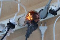 Предупреждение пожаров и возгораний от электрического освещения и бытовых приборов