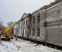 Новая подрядная организация выполнила 80% остекления здания бывшей школы № 36