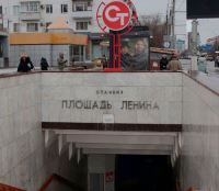 На входной группе станции СТ «Площадь Ленина» стартовала установка ступеней