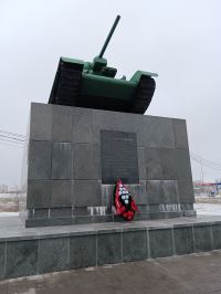 Накануне празднования 81-й годовщины Победы под Сталинградом ветераны почтили память защитников Сталинграда, отдавших жизнь за Победу, посетив памятные места Дзержинского района и возложив венки.