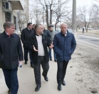 Глава Волгограда Виталий Лихачев с общественниками провел инспекцию дорог 