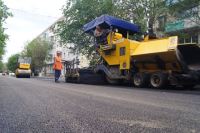 На улице имени академика Бардина в Тракторозаводском районе завершена укладка финишного слоя дорожного покрытия