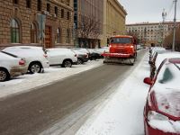 Более 80 единиц снегоуборочной техники оперативно вышли на городские дороги 