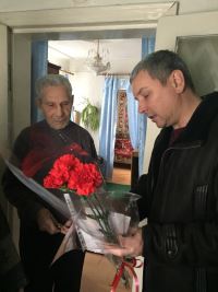 Ворошиловский район поздравил ветеранов с юбилеем Сталинградской битвы