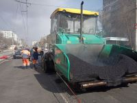 На улице Жолудева началось формирование выравнивающего слоя нового покрытия автодороги