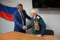 Владимир Марченко поздравил ветерана Виктора Шестеля с 96-летием