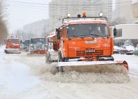 Муниципальные предприятия перешли к очистке от снега второстепенных дорог
