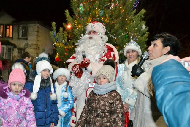 Жители Кировского района отметили первый Новый год в обновленном дворе