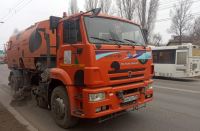 В Волгограде муниципальные предприятия усилили работы по уборке дорог и тротуаров