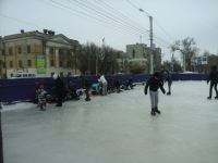 Посещение подростками ледового катка, расположенного на площади им. Ф.Э. Дзержинского. 